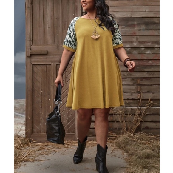 Leopard print sleeves plus size  dress - Picture 4 of 5